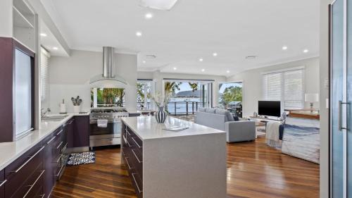 Killcare House | 'Bayview at Hardys Bay' by Accom Holidays