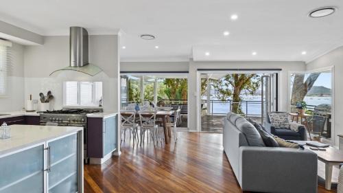 Killcare House | 'Bayview at Hardys Bay' by Accom Holidays