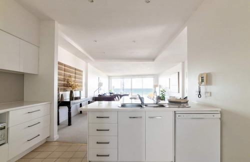 Port Fairy House | Bayview Beachfront Apartment - nestled in the dunes of Port Fairy's Eastern Beach