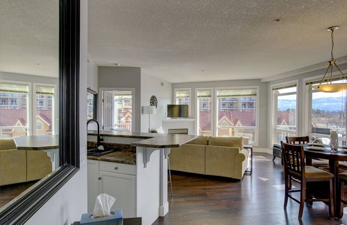 North End Condo | Bayview Getaway