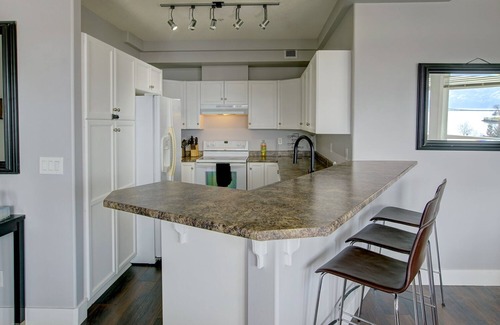 North End Condo | Bayview Getaway