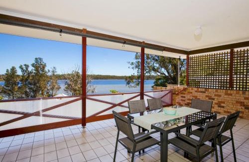 Erowal Bay House | Bayview I Absolute Waterfront with Jetty I 5 Mins to Hyams Beach