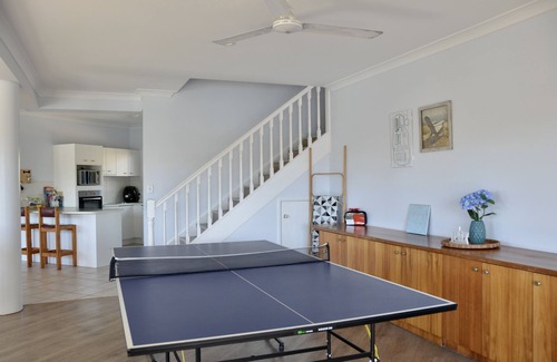 Maroochydore House | Bayz Maroochy Waters. Stunning Sunshine Coast property with kayaks.Pet Friendly!