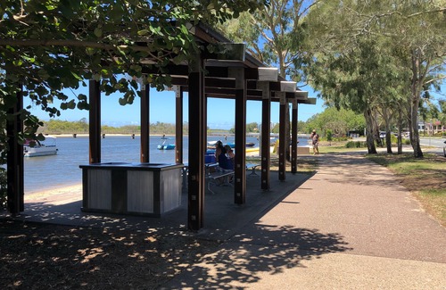 Maroochydore House | Bayz on the River.WATERFRONT. PET FRIENDLY.KAYAKS!
