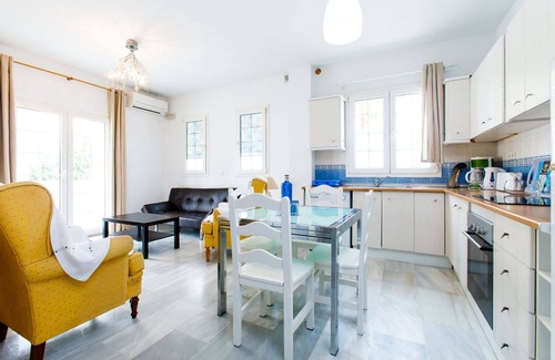 Nerja Apartment | BB Suite (3 double rooms)