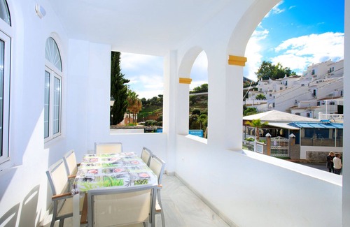 Nerja Apartment | BB Suite (3 double rooms)