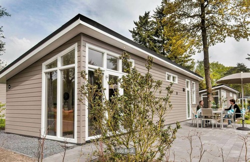 Beekbergen-Zuid Resort | BE Comfort 6 people - Three Bedroom Resort, Sleeps 6