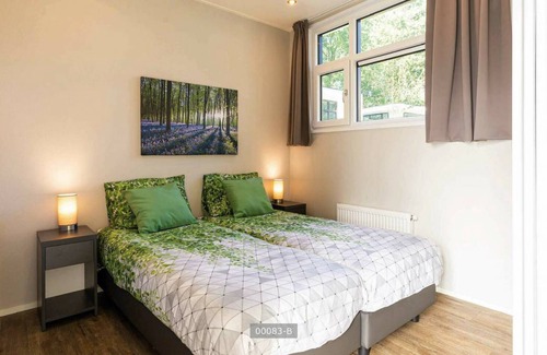 Beekbergen-Zuid Resort | BE Deluxe 4 people - Two Bedroom Resort, Sleeps 4