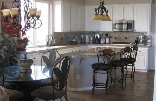 Lake Elsinore House | Be Home With A View. Close To All The Socal Attractions. Sleeps 8