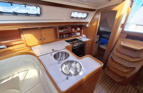 Lisbon Apartment | Be Local - Sleep aboard a sailing boat in Lisbon