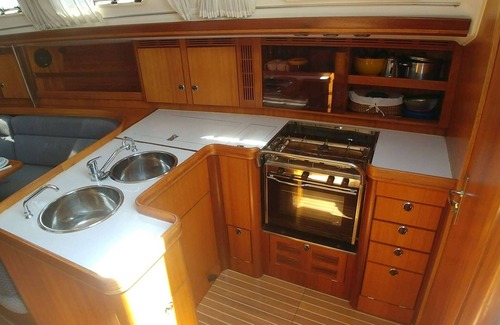 Lisbon Apartment | Be Local - Sleep aboard a sailing boat in Lisbon