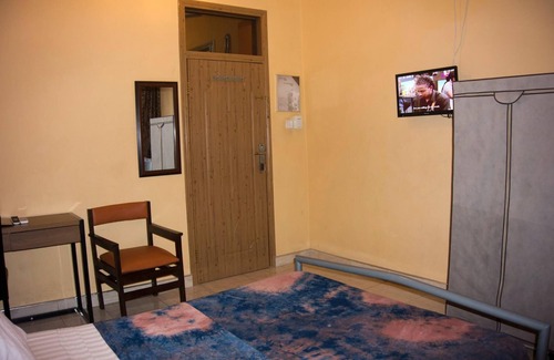 Asylum Down House | BE OUR GUEST AND ENJOY THE COMFORT OF YOUR OWN HOME