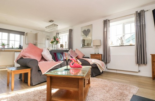 Truro Cottage | BE OUR GUEST COTTAGE, pet friendly, country holiday cottage in Truro