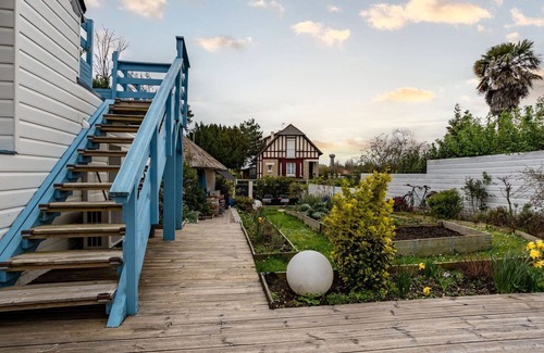 Merville-Franceville-Plage House | Beautiful private villa for 10 people with WIFI, TV, terrace, pets allowed and parking