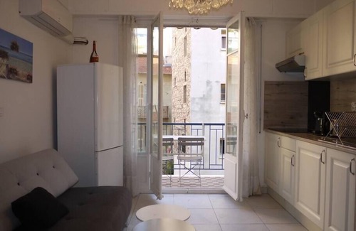 Gambetta Apartment | Beach - a modern studio flat in central Nice