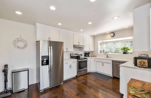 Suquamish House | Beach Access - Bainbridge Island - Poulsbo - Water Views - NEW Decks
