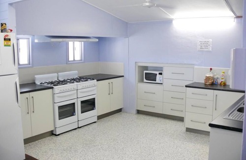 Emu Park Resort | Beach accommodation with Shared toilet & Shower.