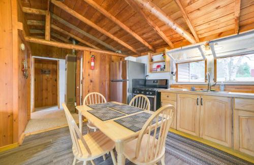 Levering House | Beach and Game Room Access Lakefront Levering Cabin