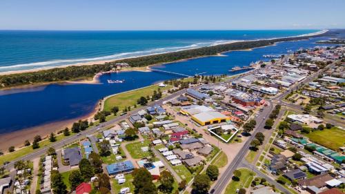 Lakes Entrance House | Beach and Lakes Cottage A