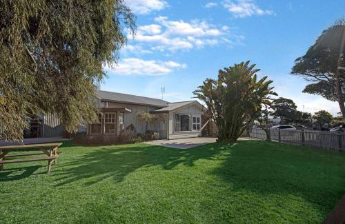 Lakes Entrance House | Beach and Lakes Cottage A
