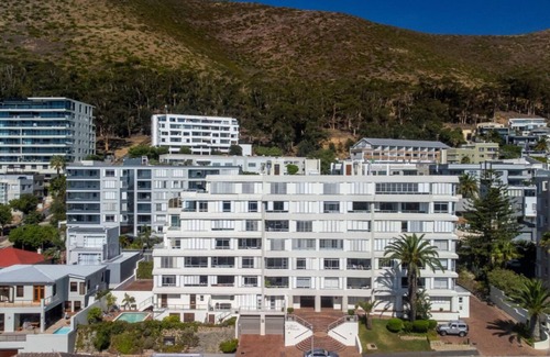 Sea Point Apartment | Beach and mountain views apartment