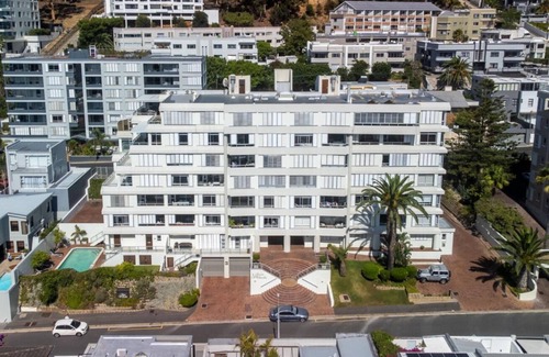 Sea Point Apartment | Beach and mountain views apartment
