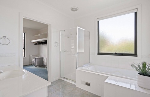 Cowes House | Beach and Trees Retreat by Ready Set Stay - Free WiFi and Near the beach