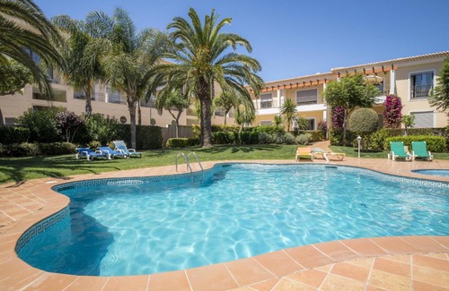 Porto de Mos Apartment | Beach Apartment with Pool in Porto de Mos, Lagos