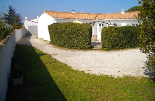 Le Bois-Plage-en-Re Villa | Beach at 15min and shops at 300m, ideal home for families and friends