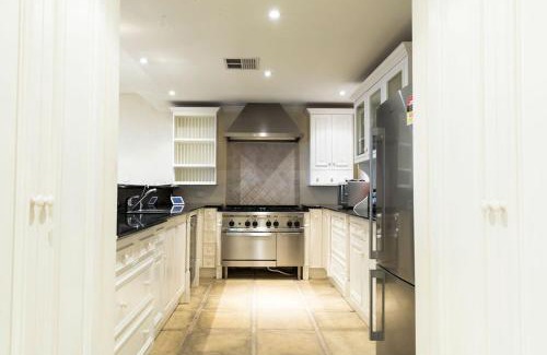 Tennyson House | Beach Bliss - Ocean Views - Private Beach Access