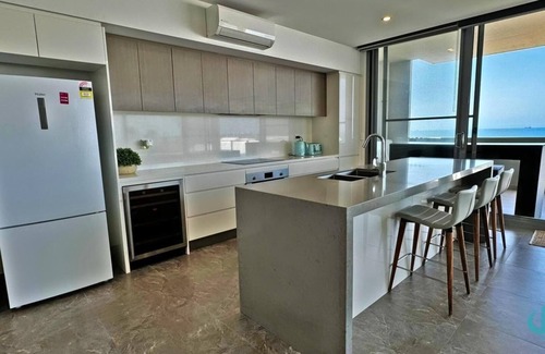 Caves Beach Apartment | Beach Blossom - Apartment and walk to the beach!