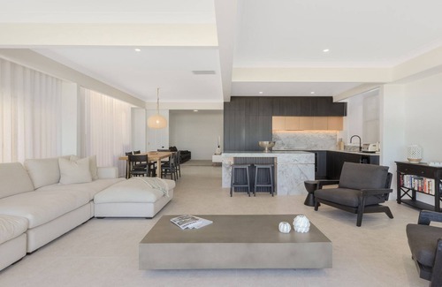 Palm Beach House | Beach Break on Jefferson . 3 bedroom Beachfront Holiday home with Linen and Wifi included