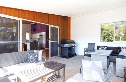 Boomerang Beach House | Beach Break - Pacific Palms Holidays