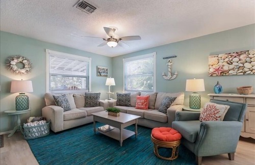 Holmes Beach House | Beach Breeze Hideaway by Duncan Real Estate
