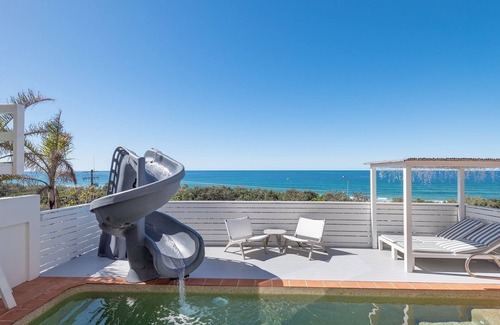 Castaways Beach House | Beach Cabana At Crusoe
