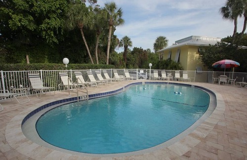 Whitney Beach Condo | Beach Castle #8: 2 BR / 2 BA Resort on Longboat Key by RVA, Sleeps 6