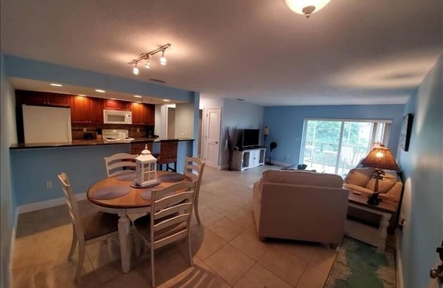 Whitney Beach Condo | Beach Castle Resort BC6 - Longboat Key - Condo 2 Bedroom/2 Bath on Longboat.