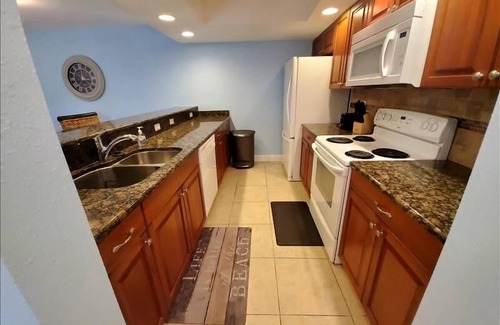 Whitney Beach Condo | Beach Castle Resort BC6 - Longboat Key - Condo 2 Bedroom/2 Bath on Longboat.