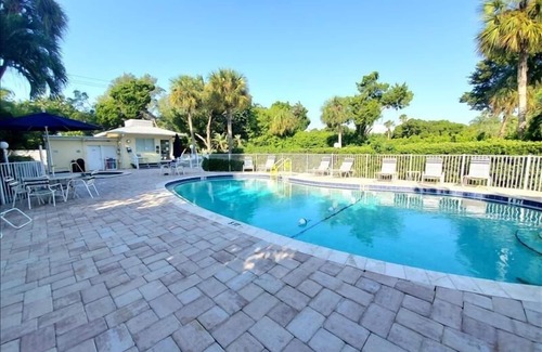 Whitney Beach Condo | Beach Castle Resort BC6 - Longboat Key - Condo 2 Bedroom/2 Bath on Longboat.