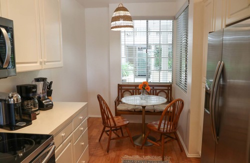 Yorktown Condo | Beach City Condo 1 Mile from Downtown, Pacific Ocean & The Beach