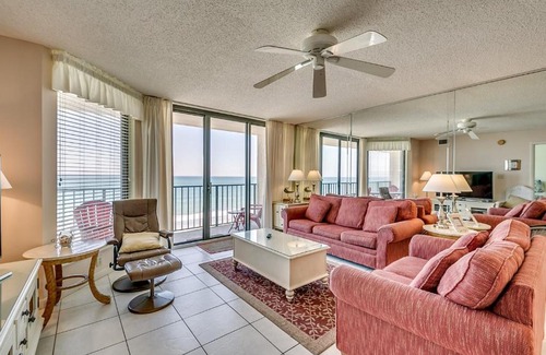 Atlantic Beach Apartment | Beach Club II 6C - Beautiful oceanfront condo with a recliner and hot tub