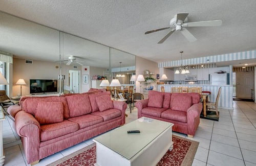 Atlantic Beach Apartment | Beach Club II 6C - Beautiful oceanfront condo with a recliner and hot tub