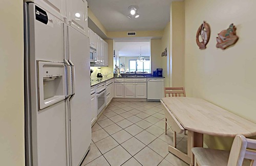 Ono Island Condo | Beach Colony West #6B | Sweeping Gulf View + Resort Amenities