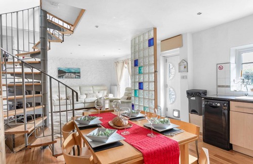 Totnes House | Beach Cottage - Nautical-Themed Cottage in Central Totnes