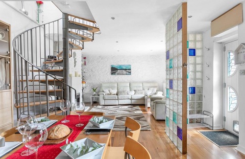 Totnes House | Beach Cottage - Nautical-Themed Cottage in Central Totnes
