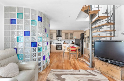 Totnes House | Beach Cottage - Nautical-Themed Cottage in Central Totnes