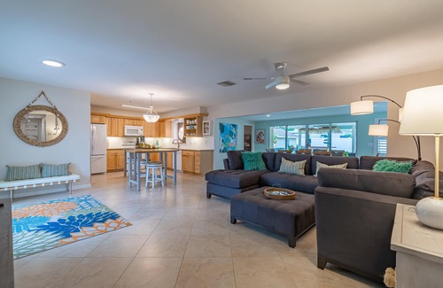 Caloosahatchee House | Beach Entry Heated Pool & Hot Tub, 4BR, Walk to town