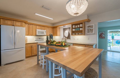 Caloosahatchee House | Beach Entry Heated Pool & Hot Tub, 4BR, Walk to town