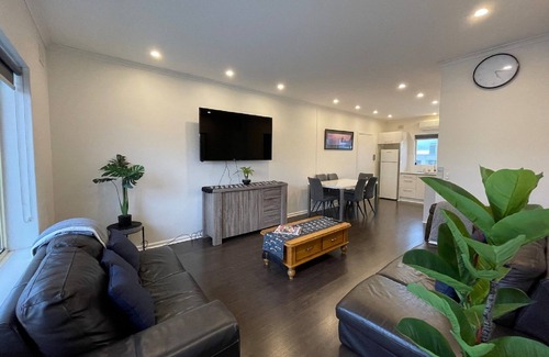 Glenelg North Apartment | Beach Escape no 10: Sun, Sand, and Beach Await! Bring Your Pets Along!