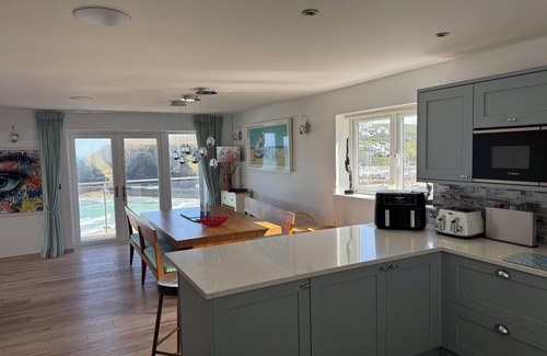 Portreath House | Beach Front 5 Star Dog Friendly Home with Amazing Sea Views & Outdoor Kitchen